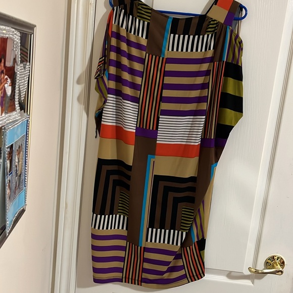 Dress - Picture 4 of 9